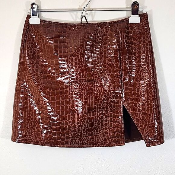 Motel faux leather snakeskin/crocodile print brown mini skirt size S - Picture 1 of 9